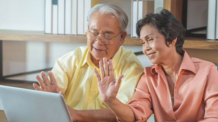 couple-using-computer-to-attend-social-event
