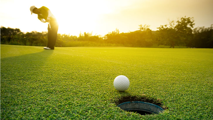 playing-golf