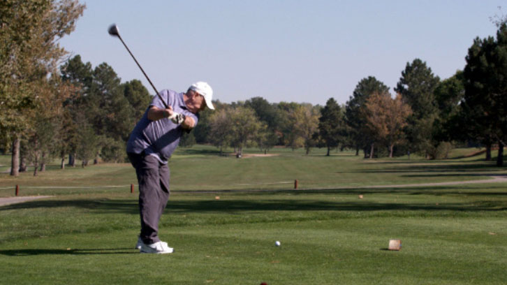 man-with-pulmonary-fibrosis-enjoying-golf