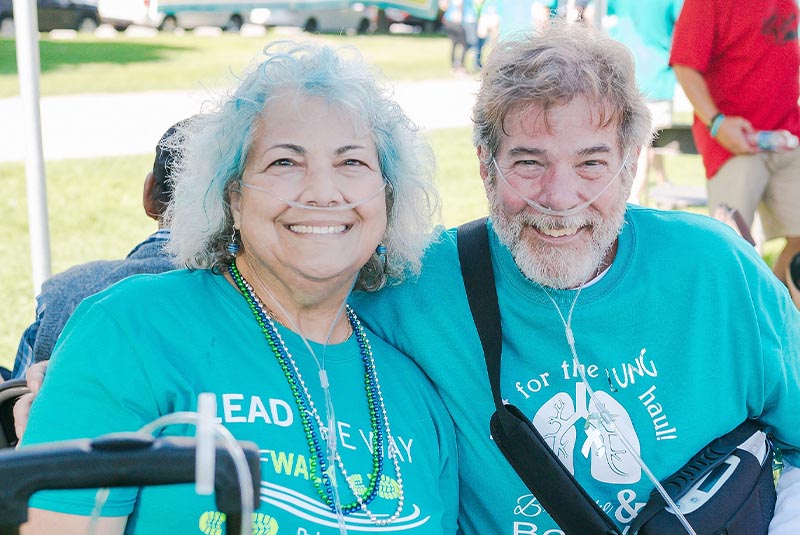 two-people-smiling-at-chicago-walk