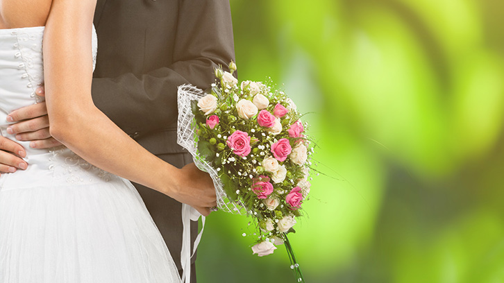 bride-and-groom-with-bouquet