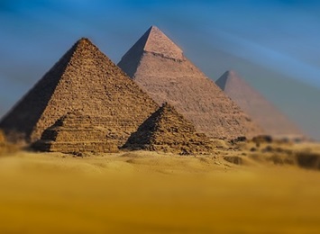 pyramids-in-desert