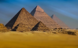 pyramids-in-desert